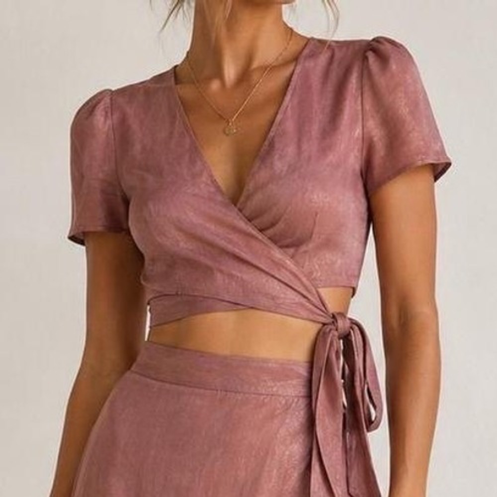 NWT Sage The Label Mauve Wrap Top Women Size M Short Sleeve Cropped Shimmer